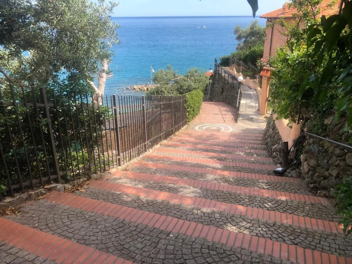 Casa Serge Vista Mare Con Ampio Terrazzo Privato Bergeggi 0*,