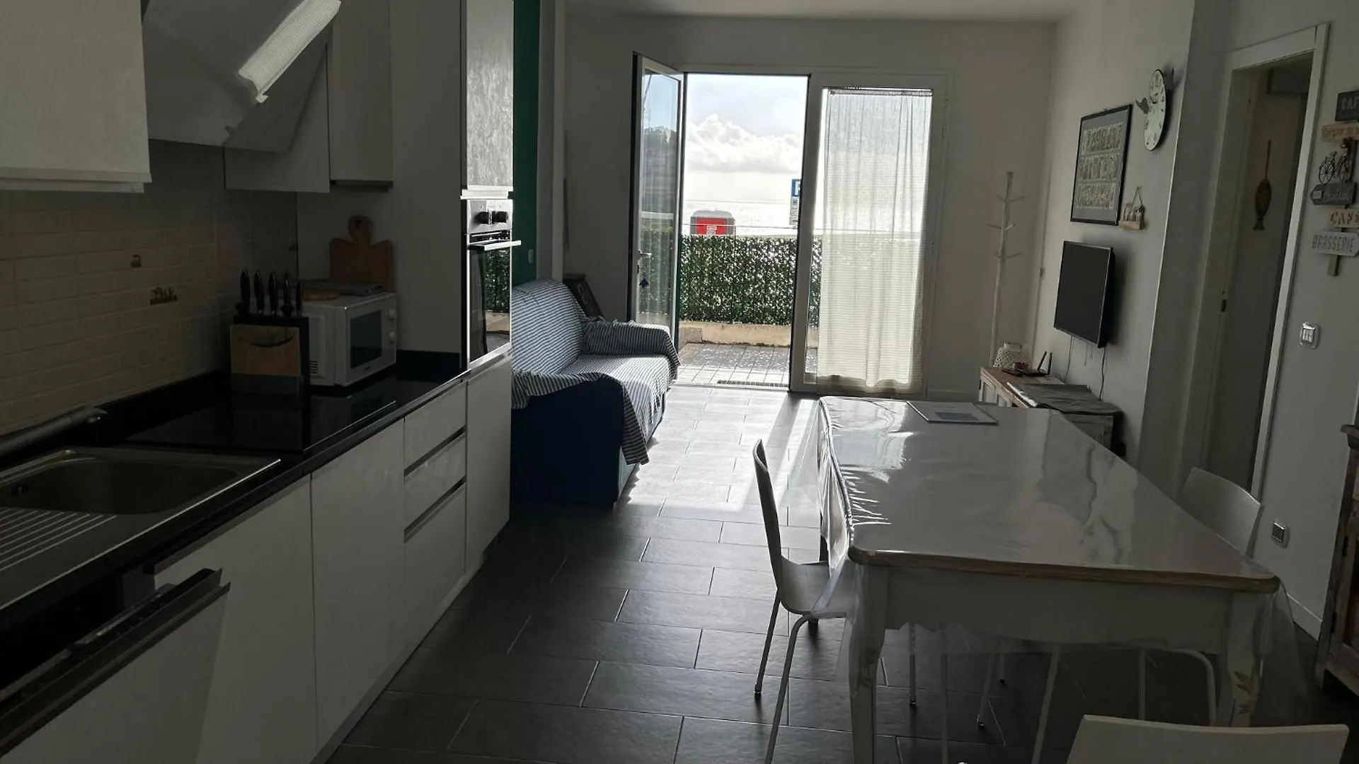 Casa Serge Vista Mare Con Ampio Terrazzo Privato Bergeggi