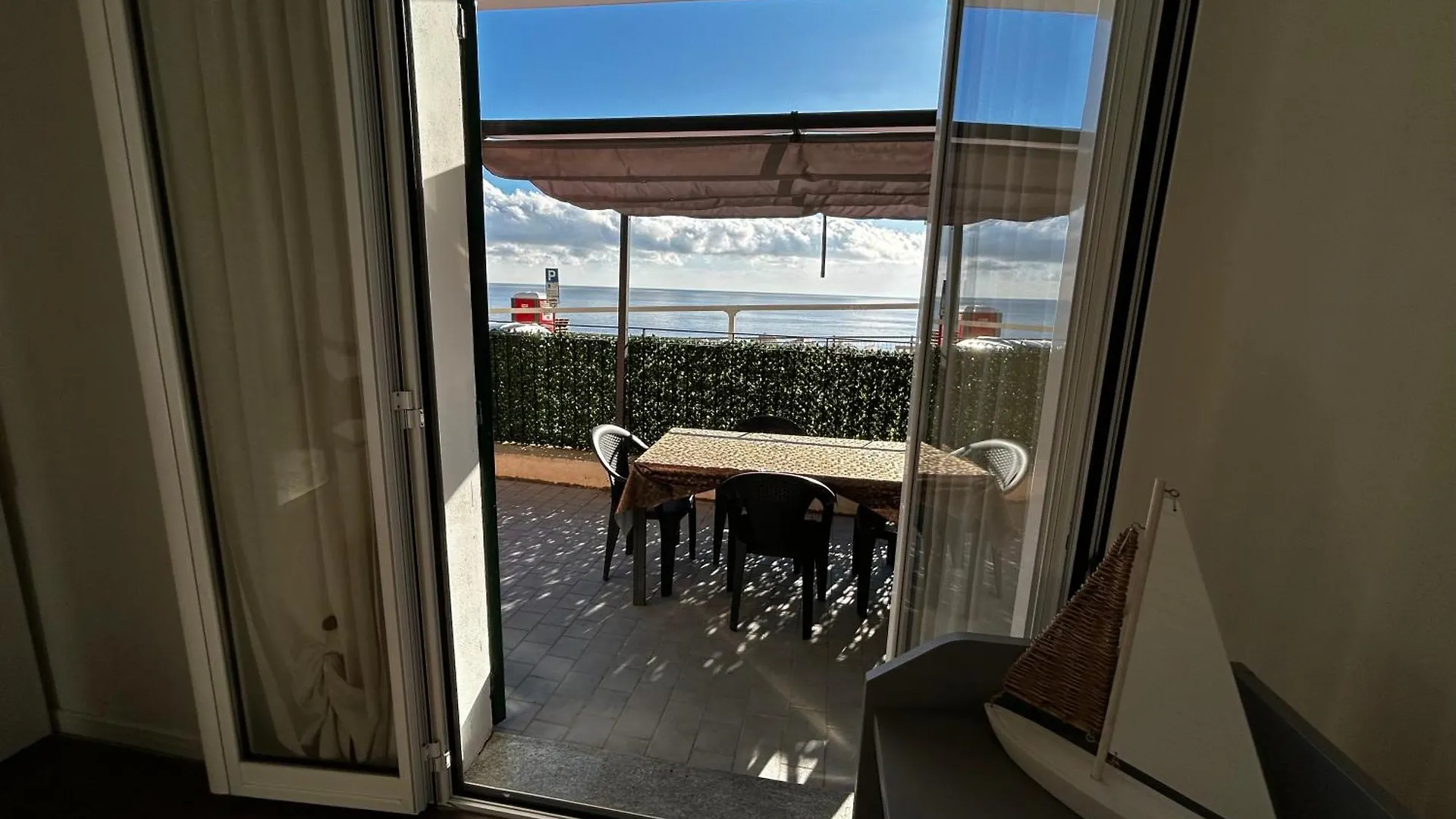 Casa Serge Vista Mare Con Ampio Terrazzo Privato Bergeggi Apartment