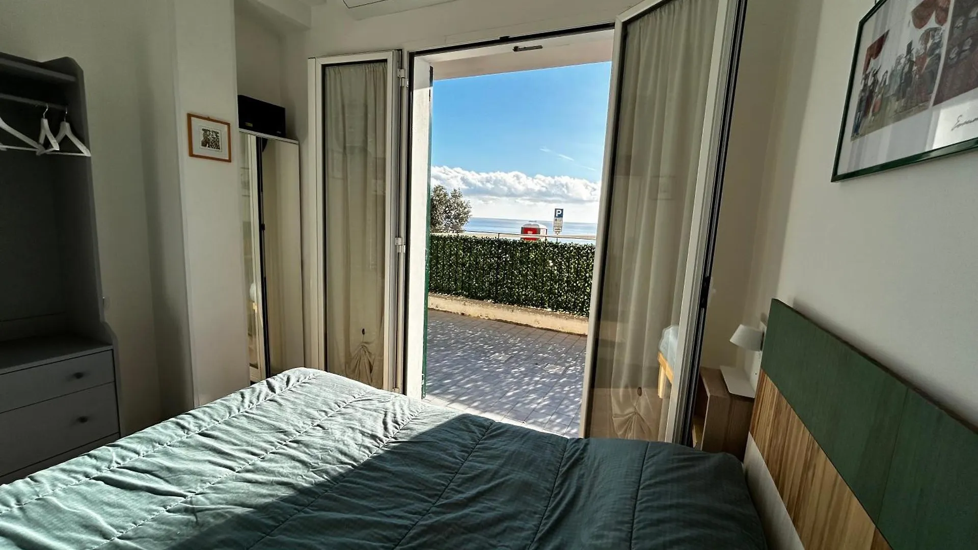 Apartment Casa Serge Vista Mare Con Ampio Terrazzo Privato Bergeggi Italy