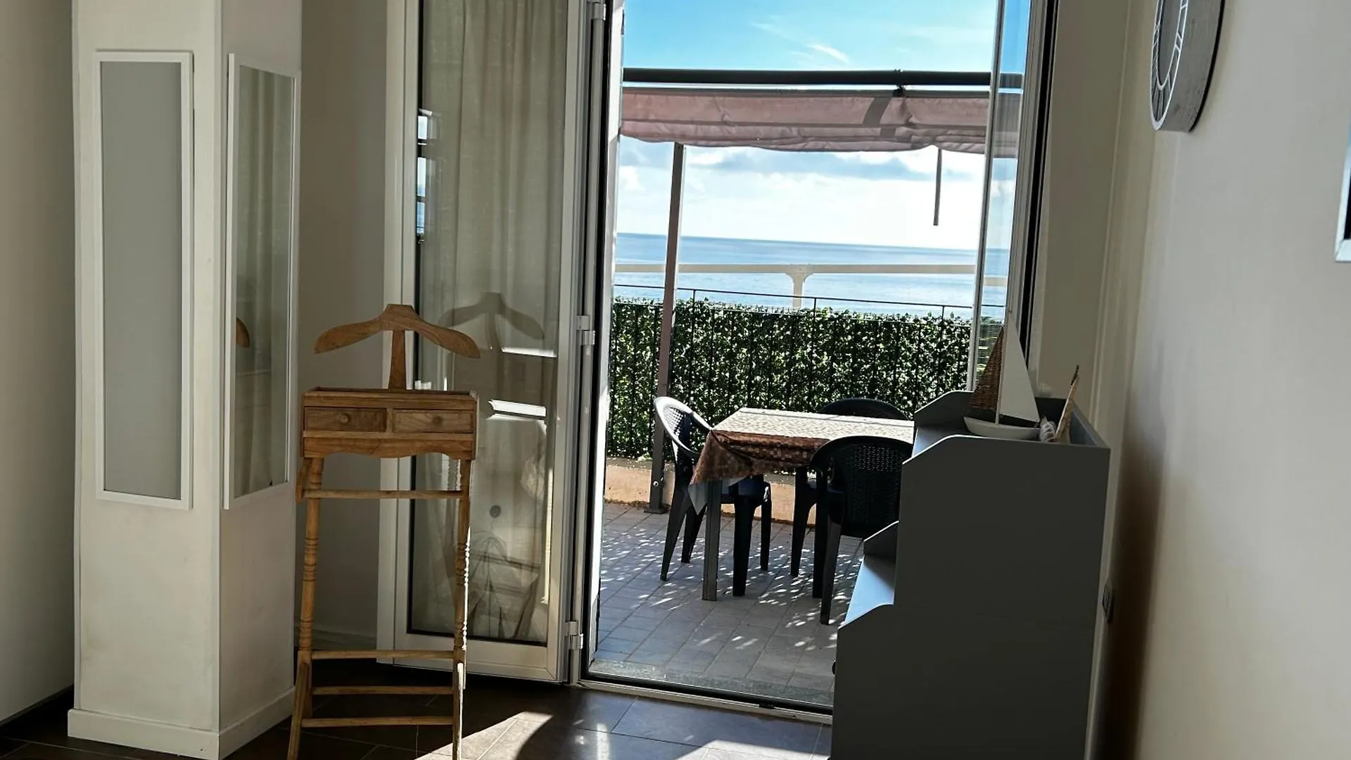 Apartment Casa Serge Vista Mare Con Ampio Terrazzo Privato Bergeggi